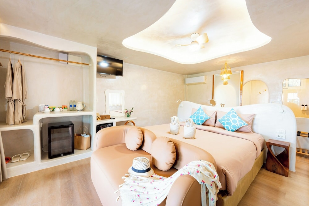 Beachfront Cave Family 2 Bedrooms - Photo 8