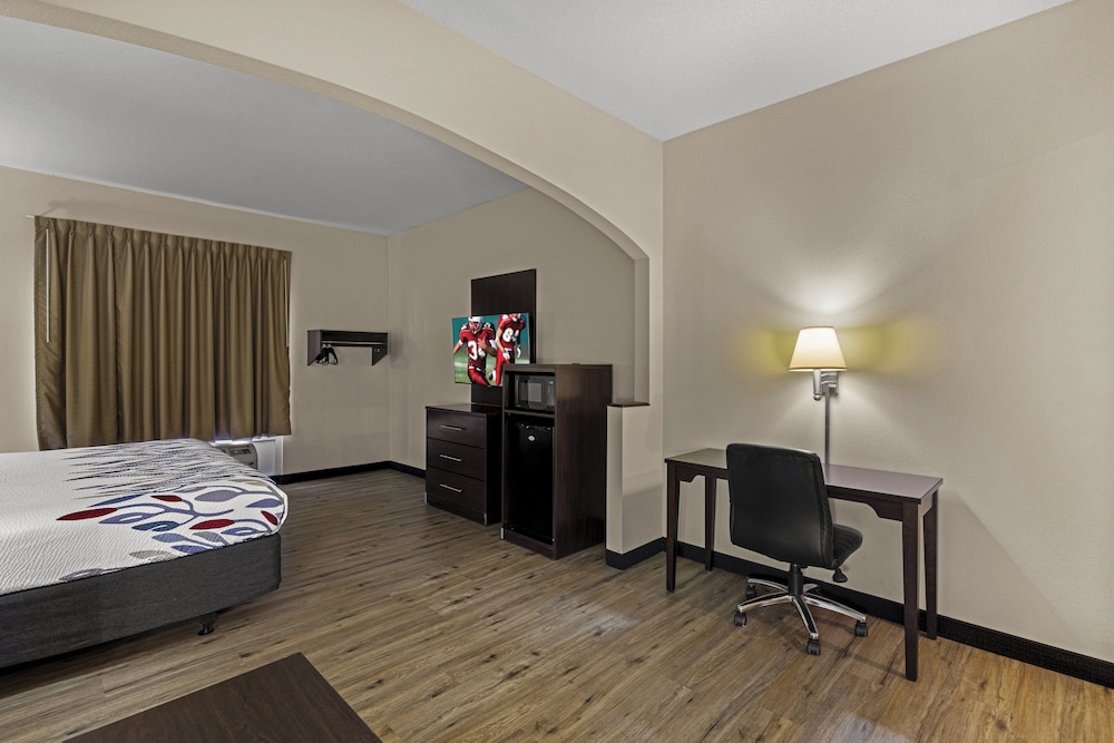 Superior Room, 1 King Bed, Non Smoking - Photo 6