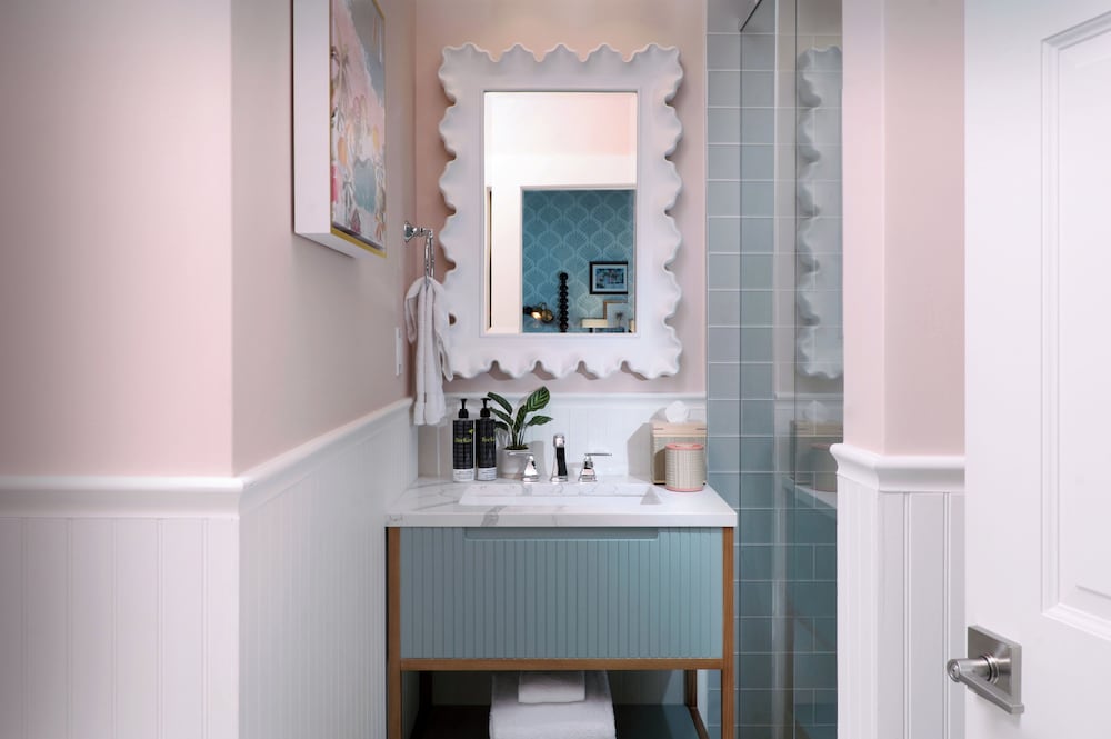 Newly Renovated - Duval Gardens Petite One Queen