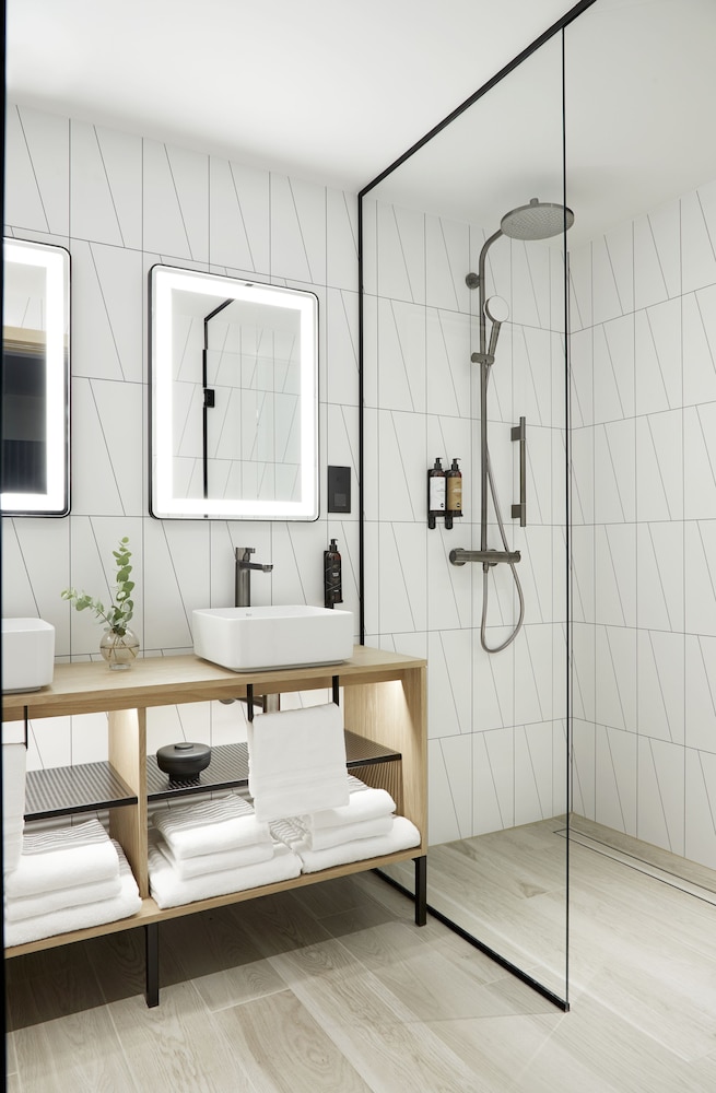 Executive Suite - Photo 3