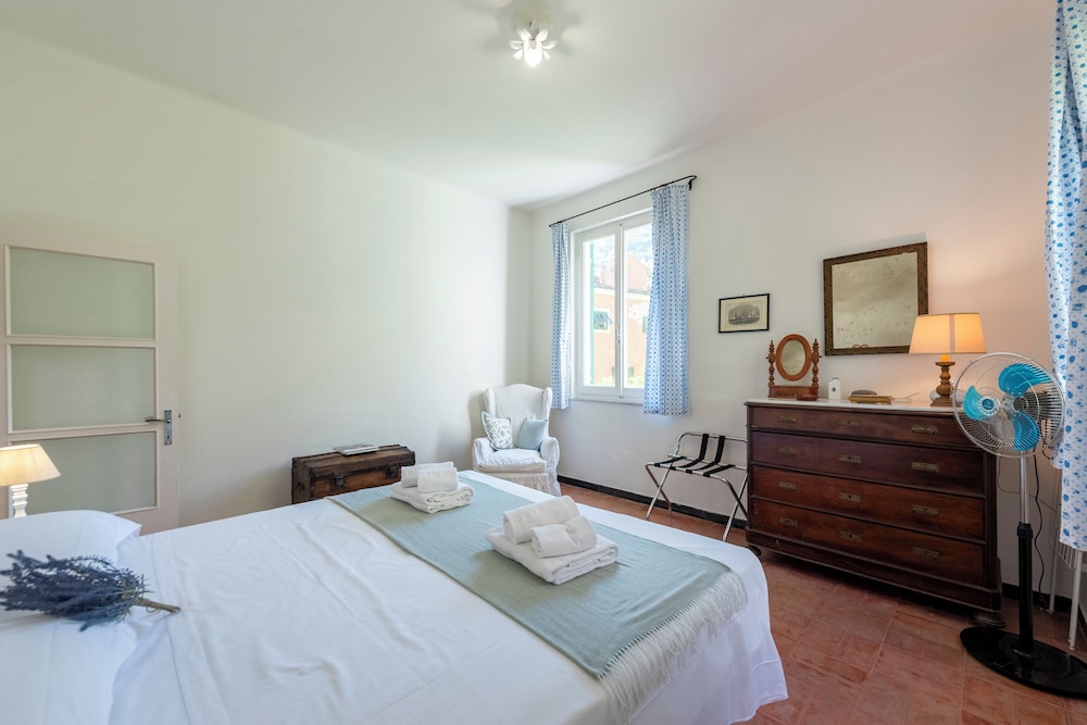 Family Apartment, Multiple Bedrooms (Middle Apartment Vernazza)