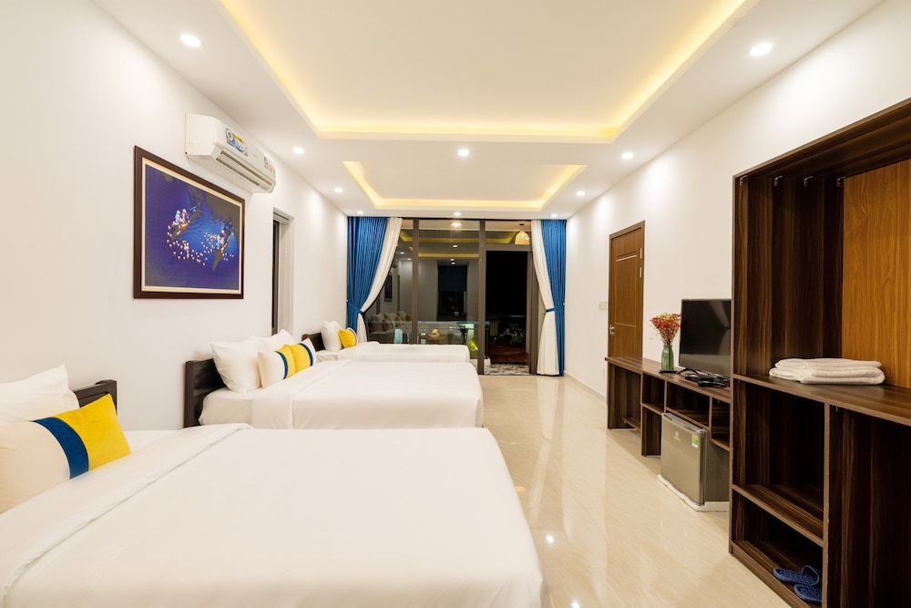 Deluxe Quadruple Room With Balcony