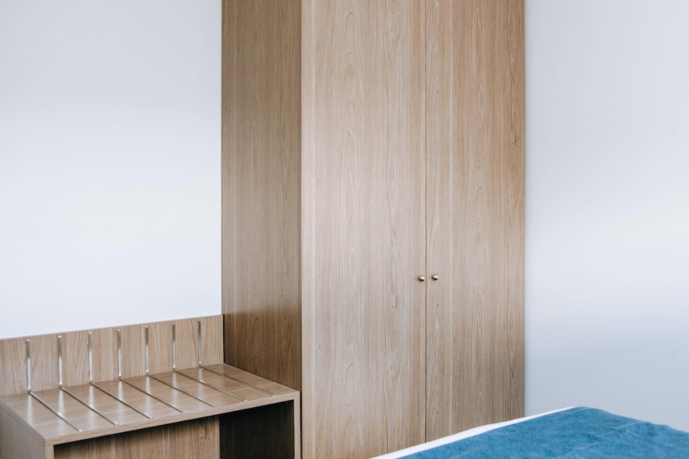 Suite, 1 King Bed, Kitchenette - Photo 4