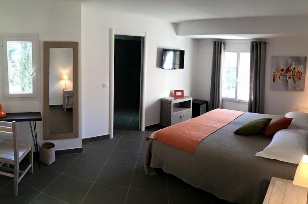 Superior Room, 1 King Bed, Non Smoking (Twin bed on request) photo 3