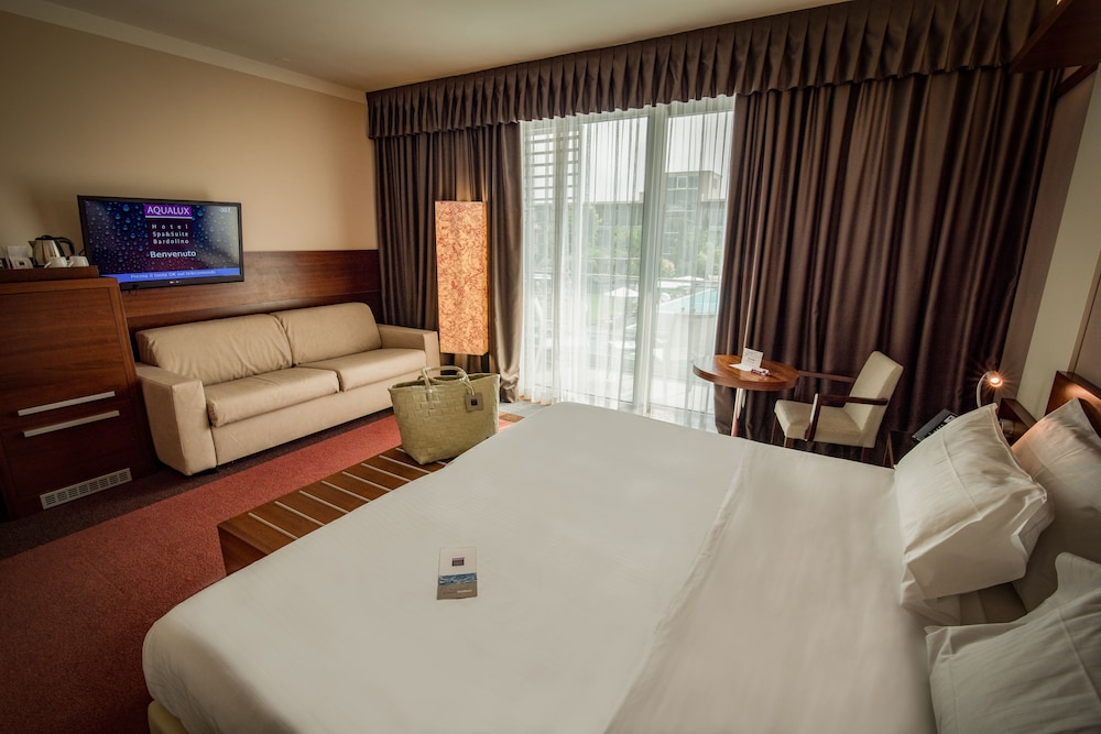 Triple Room, Pool View (Aqua)