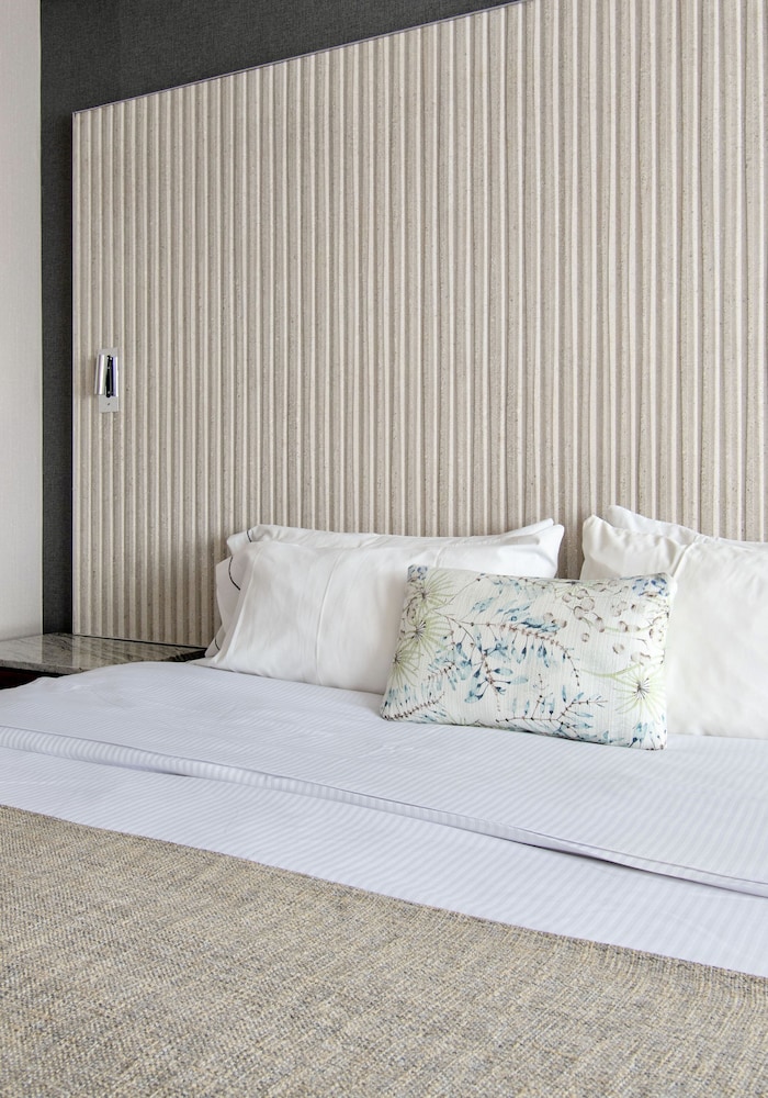 Executive Room, 1 King Bed - Photo 8