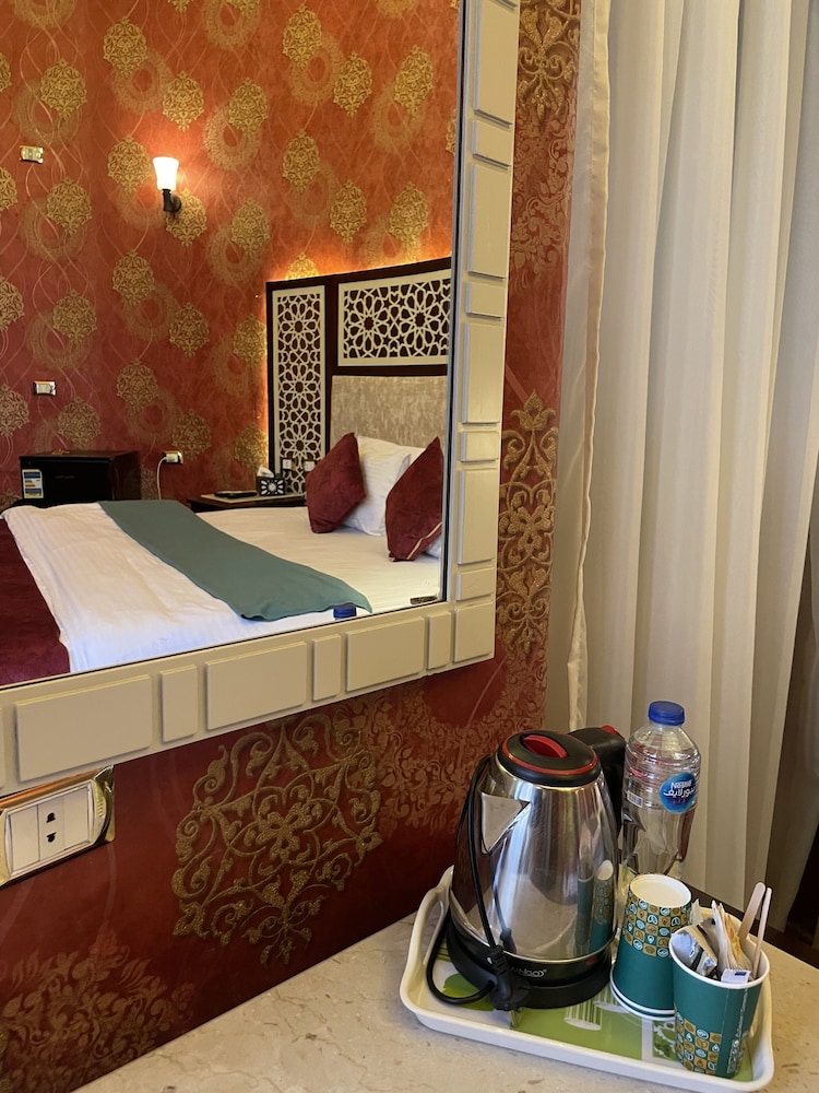Honeymoon Room thumbnail 6