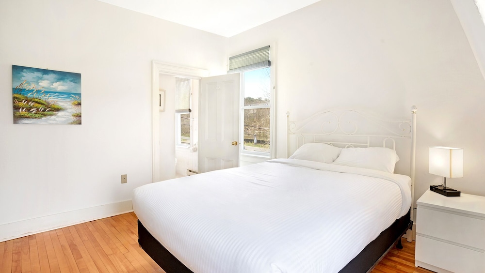 House, 4 Bedrooms photo 2