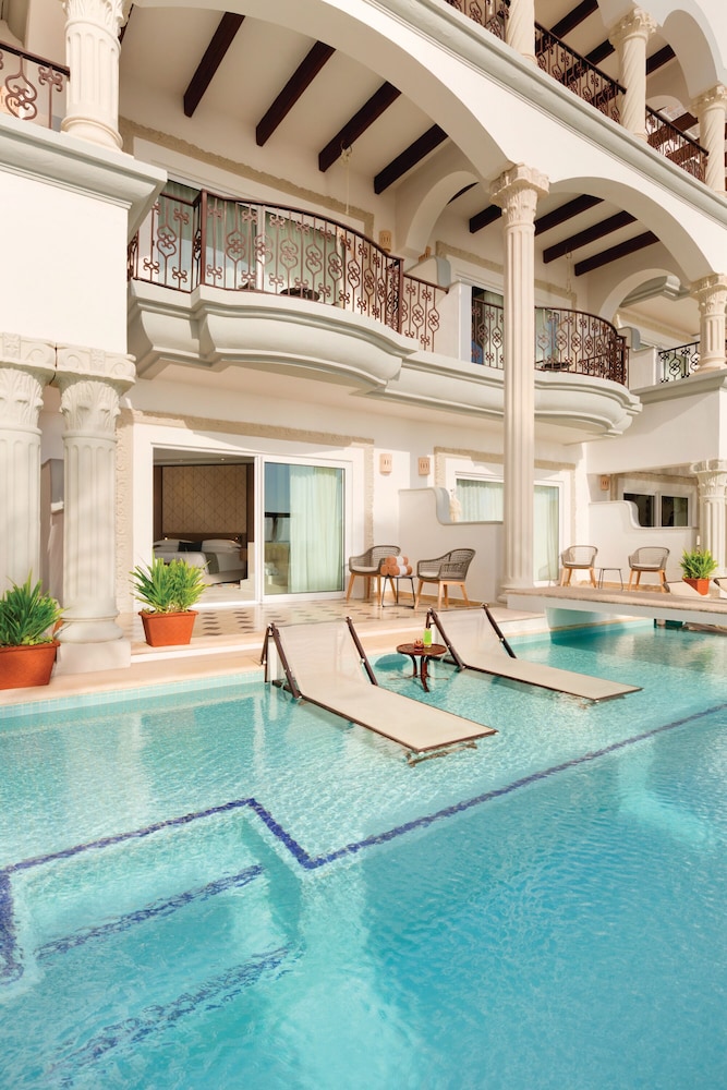 Junior Suite, 1 King Bed, Oceanfront (swim-up)