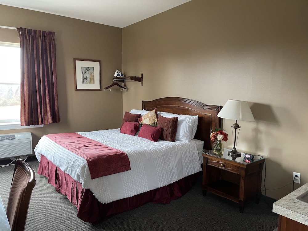 Suite, 1 King Bed (2nd Floor) photo 3