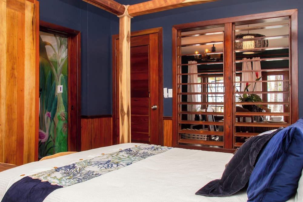 Comfort Single Room, 1 Queen Bed, Sea View, Ground Floor photo 3