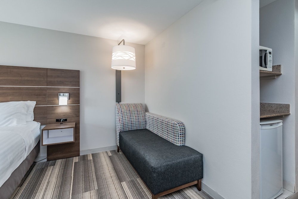 Suite, Multiple Beds - Photo 2