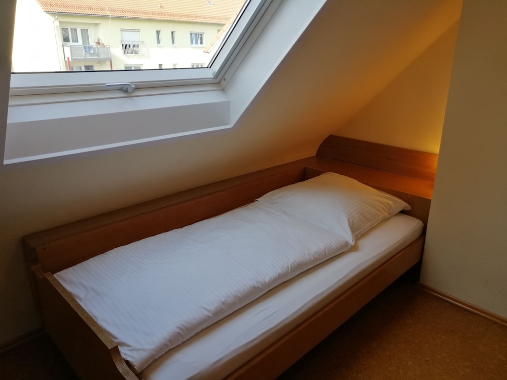 Single Room, Shared Bathroom photo 2
