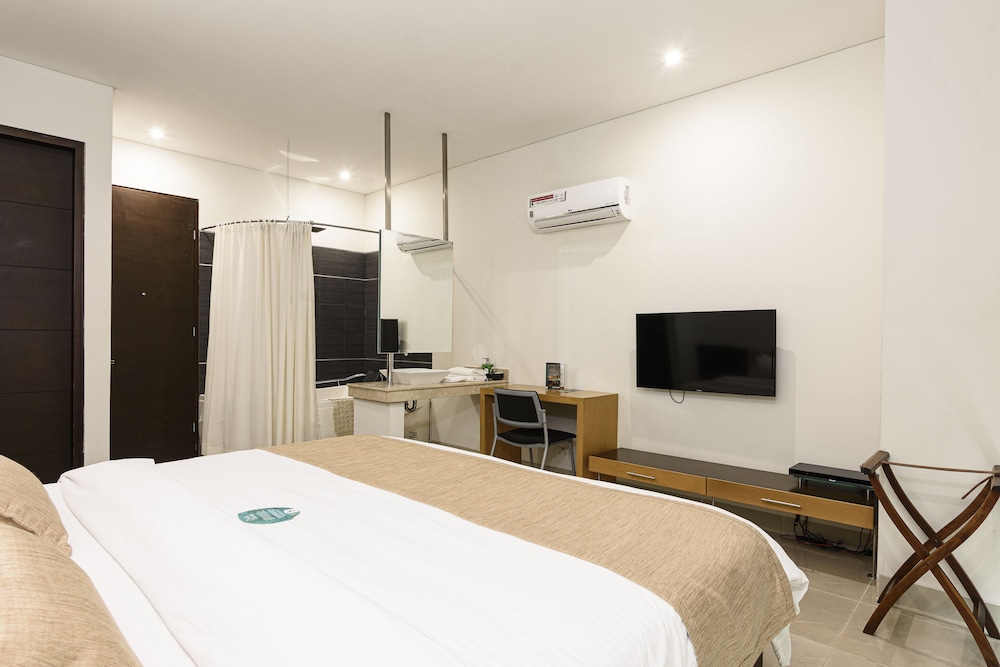 Junior Double Room, Jetted Tub - Photo 1