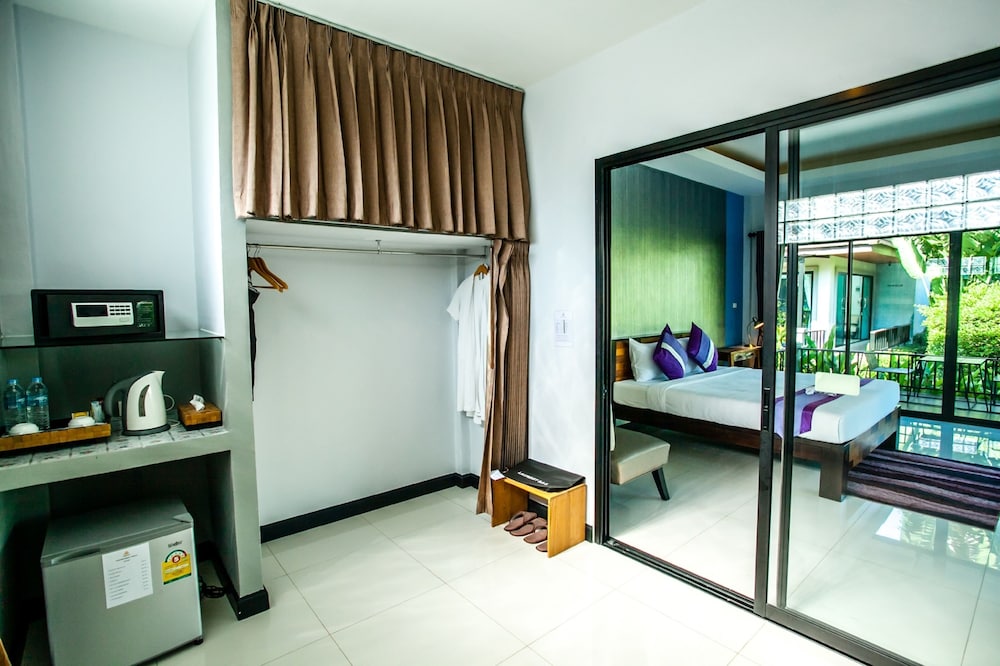 Deluxe Villa, 1 King Bed, Garden View, Garden Area