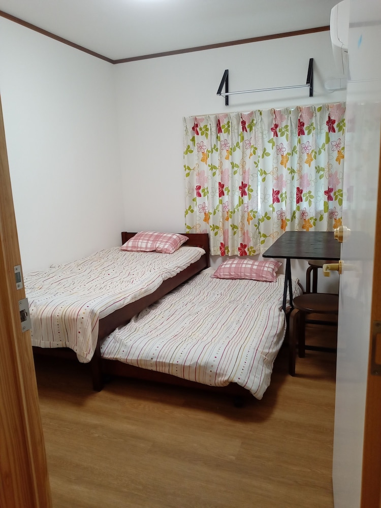 Mainbuilding205 Western-style room with bed for parent and child 7.74 m^2 (Shared toilet and shower)