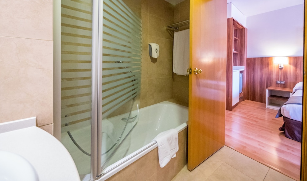 Family Suite, Pool View (2 Adults+2 Children) photo 2