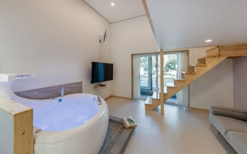 Room (105 (Jet Spa))