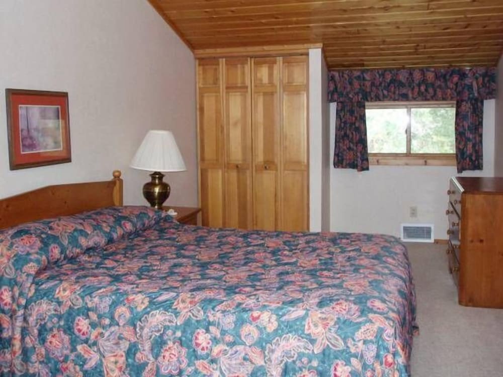 Condo, 2 Bedrooms photo 2