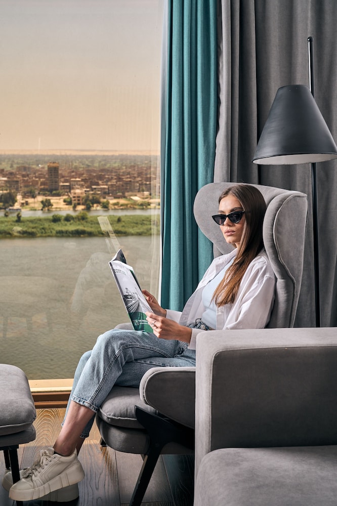Studio Suite, 1 King Bed, Smoking, City View