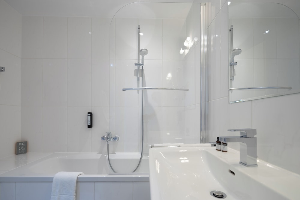 Standard Double Room with balcony - Photo 4