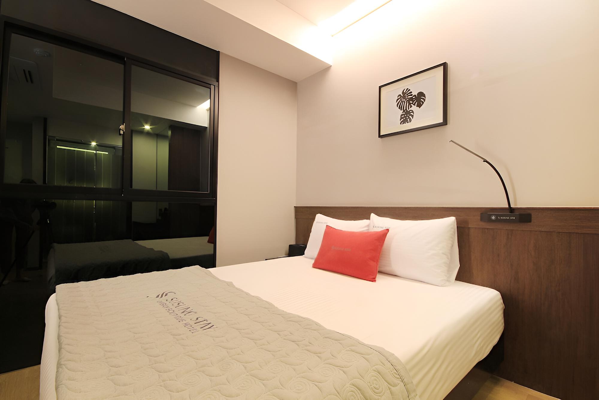 Room (Standard Room) - Photo 12