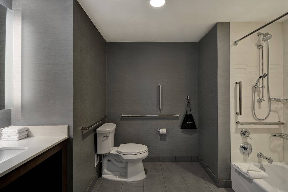 Studio Suite, 1 King Bed (Hearing Accessible) - Photo 9