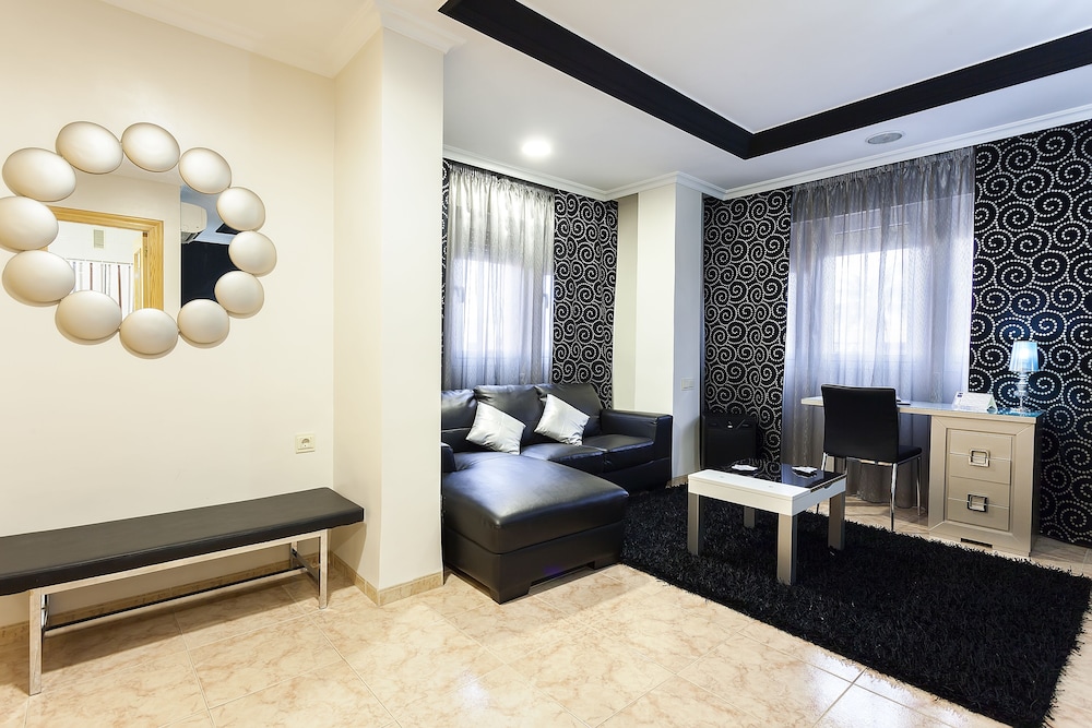 Junior Room, 1 King Bed photo 2