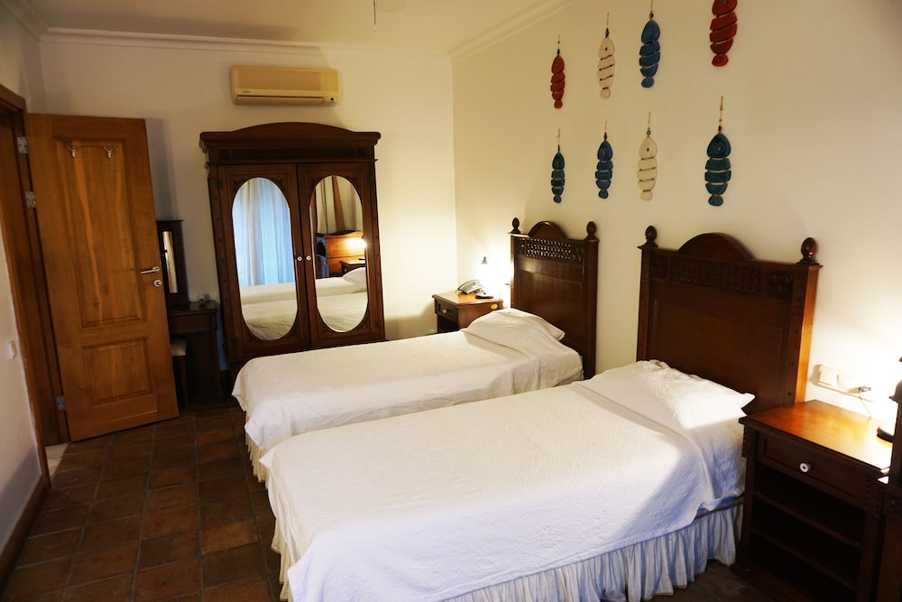 Classic Twin Room, Pool View