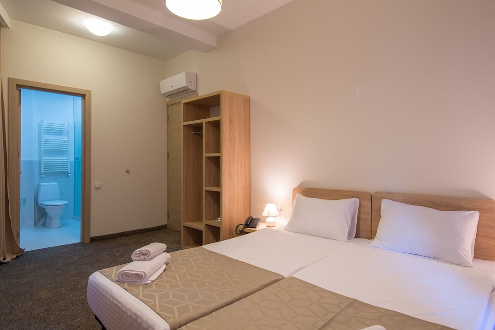Standard Double or Twin Room, City View photo 2