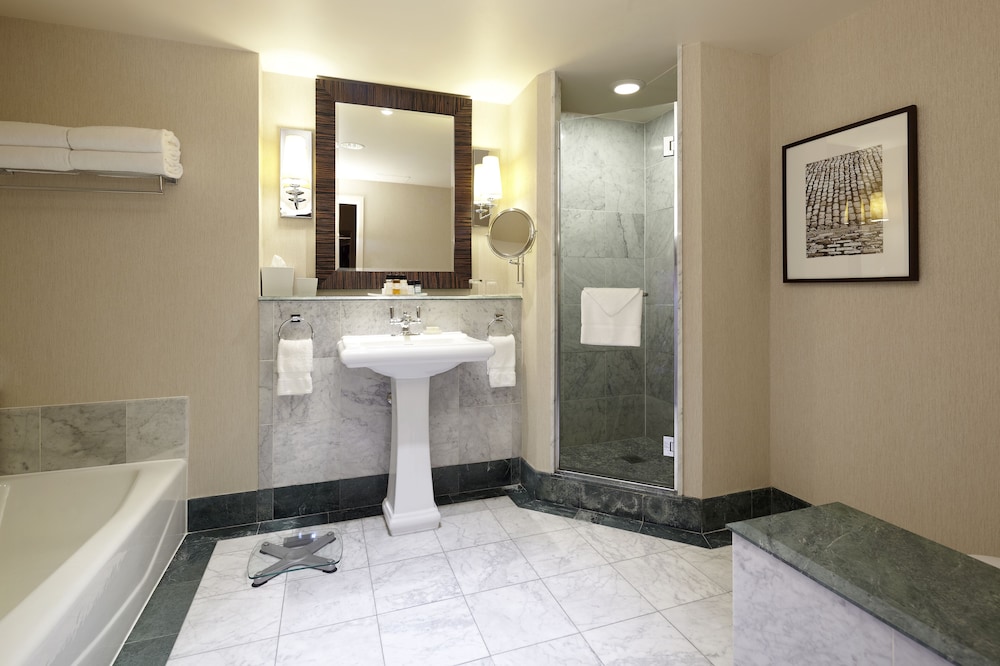 Suite, 1 Bedroom (Montreal View High Floor) photo 2