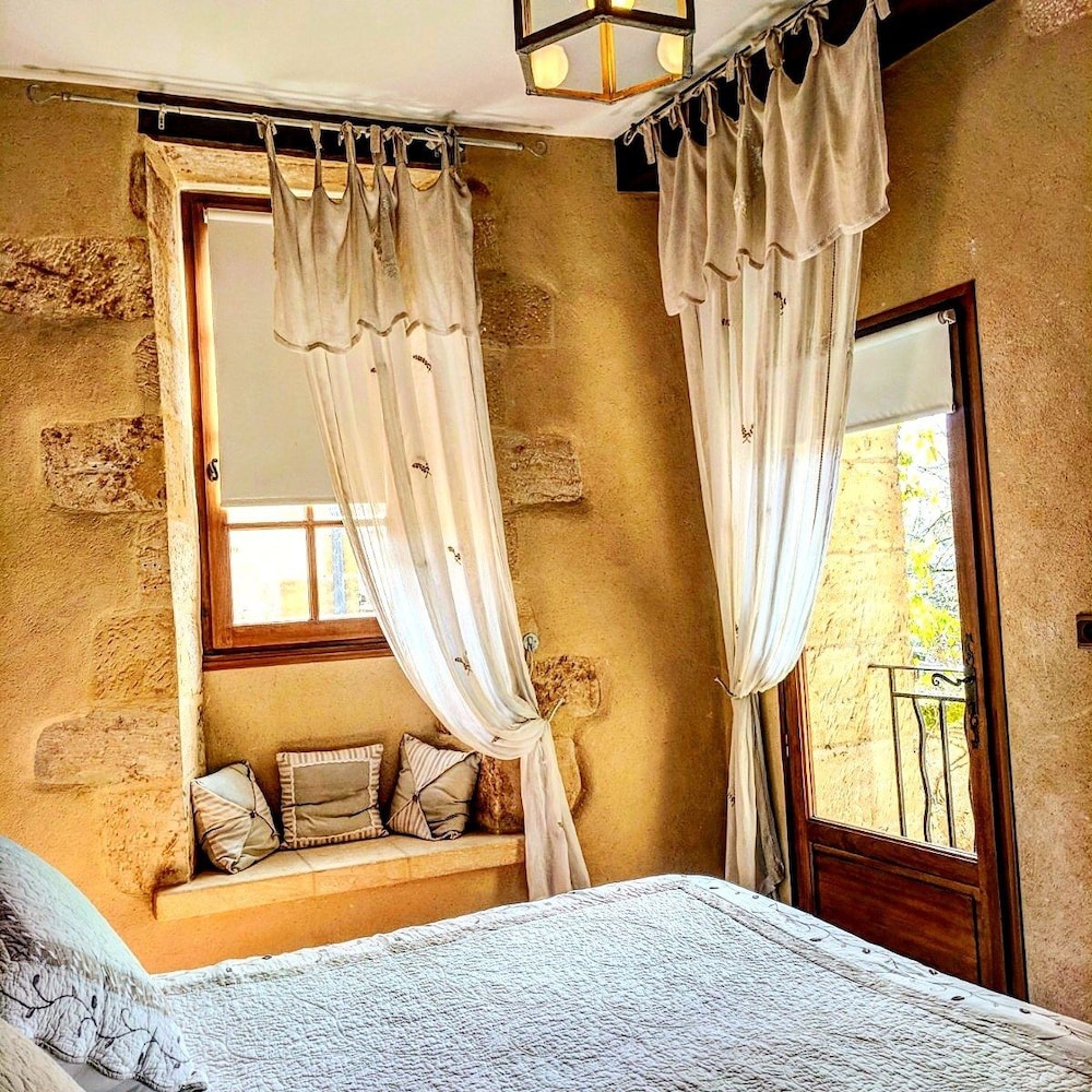 Room (The Courtyard)