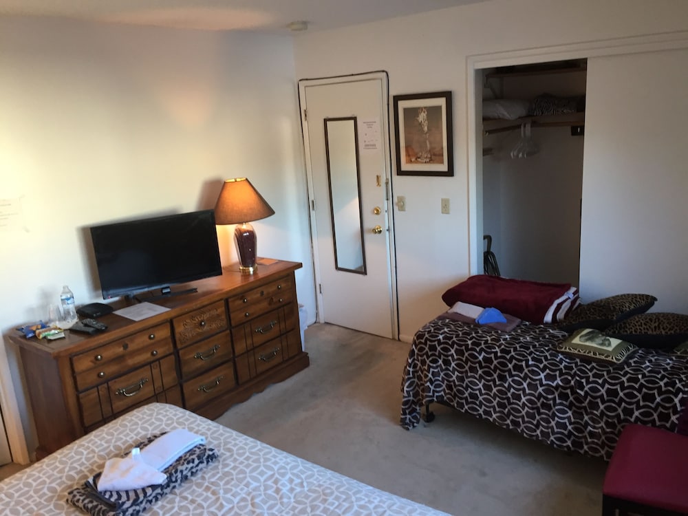 Basic Triple Room, 1 Bedroom, Private Bathroom (Africa) photo 2