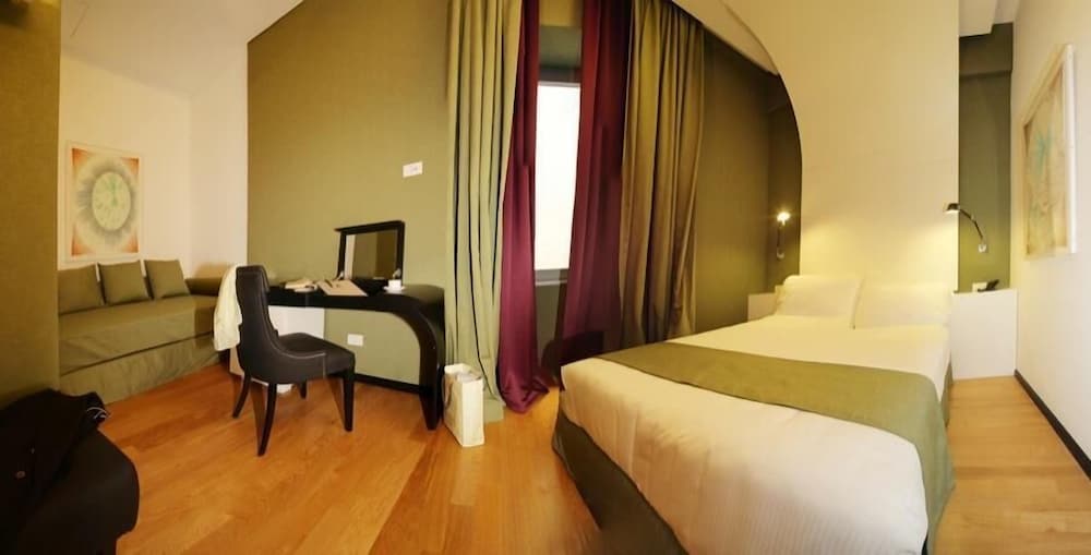Deluxe Double Room Single Use photo 3