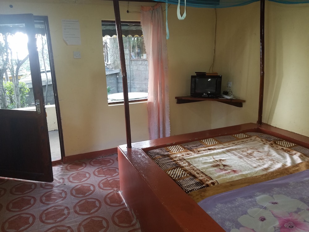 Basic Double Room, 1 Queen Bed photo 3