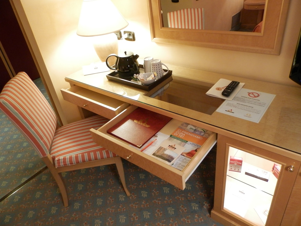 Classic Twin Room - Photo 3