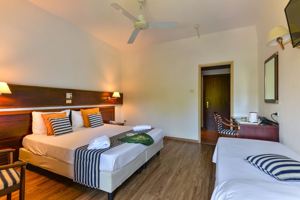 Classic Double Room - Photo 31
