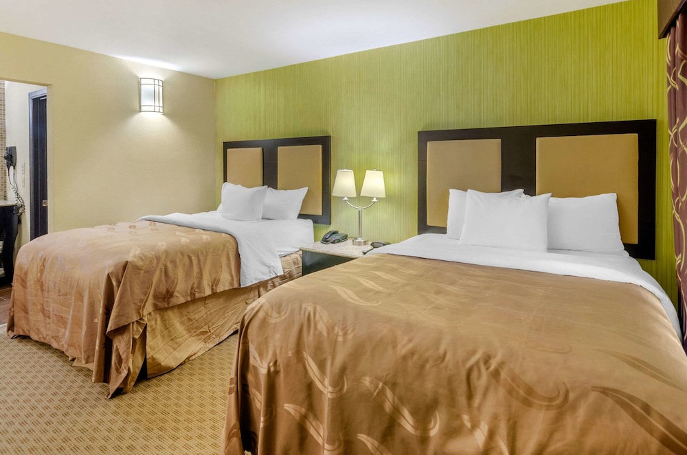 Standard Room, 2 Queen Beds, Non Smoking photo 1