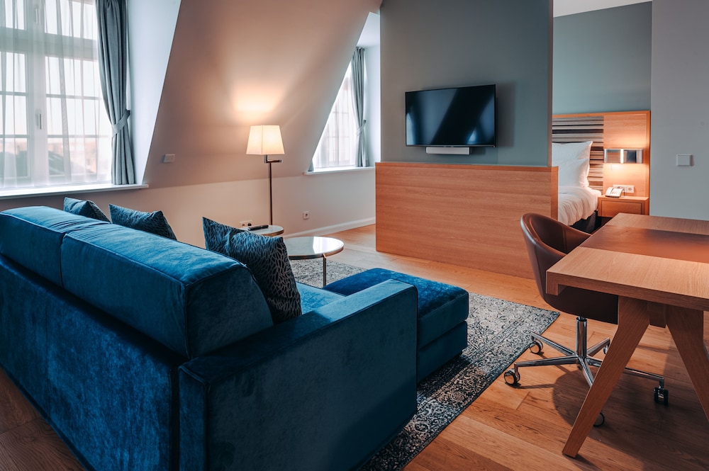 Studio, 1 King Bed with Sofa bed