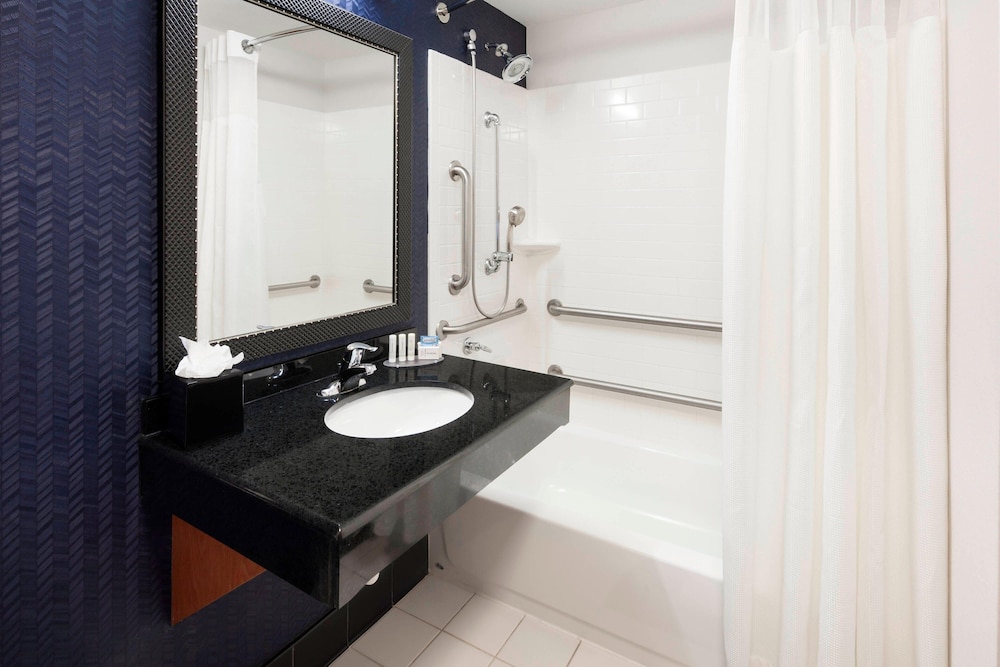 Suite, 1 King Bed with Sofa bed (Mobility/Hearing Accessible, Tub) thumbnail 5