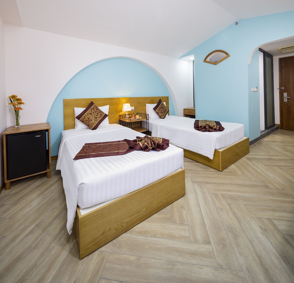 Deluxe Twin Room, Balcony, City View - Photo 4