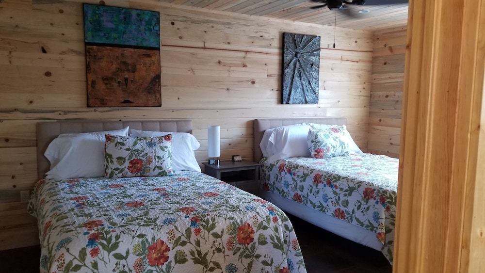 Cabin 6 photo 1