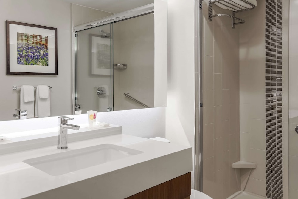 Room, Multiple Beds (High Floor) - Photo 11