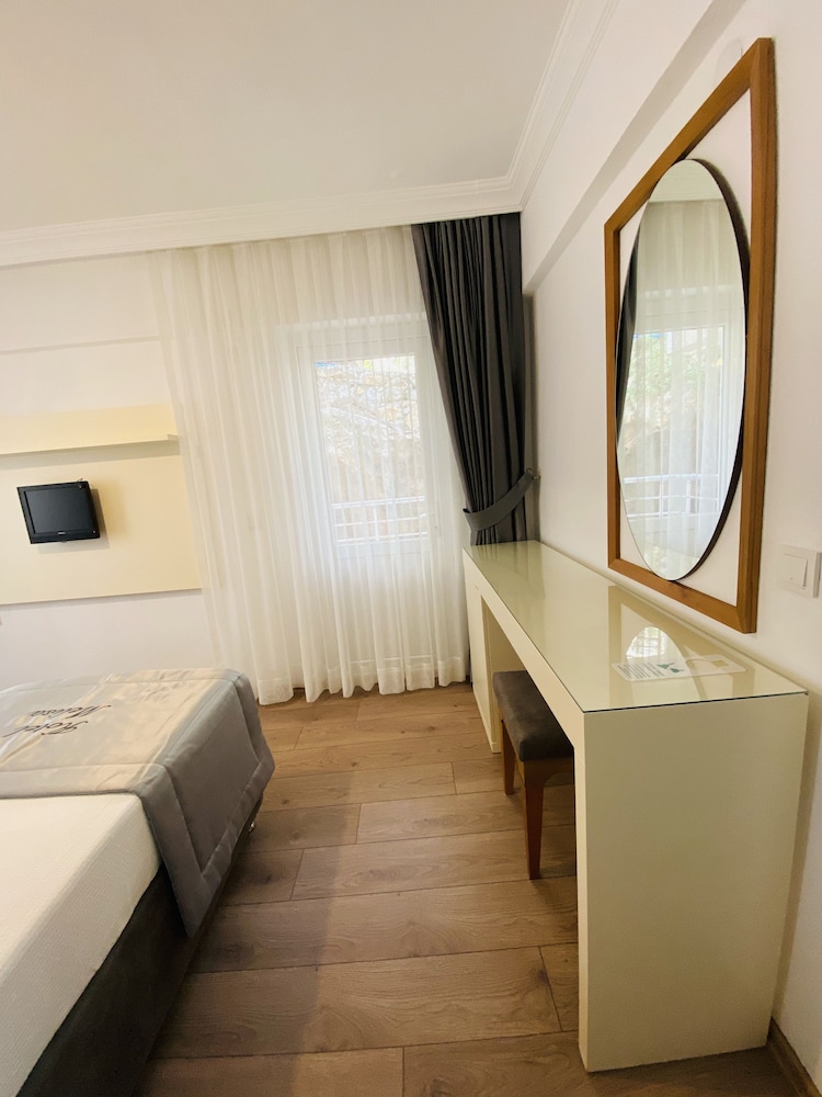 Standard Twin Room - Photo 3