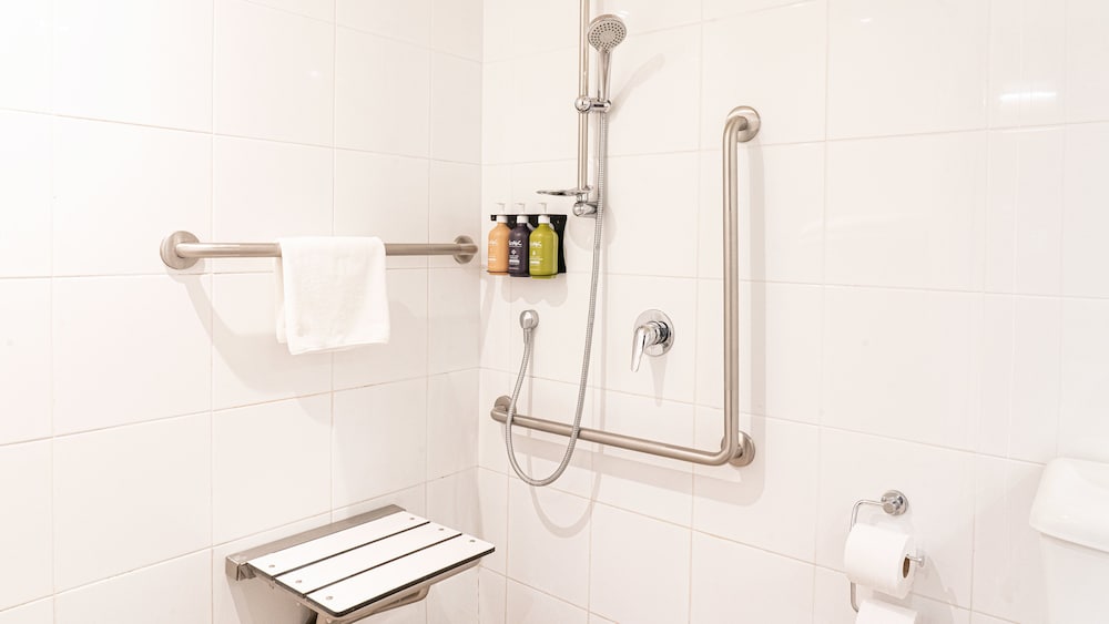 Standard Room, 2 Double Beds, Accessible - Photo 8