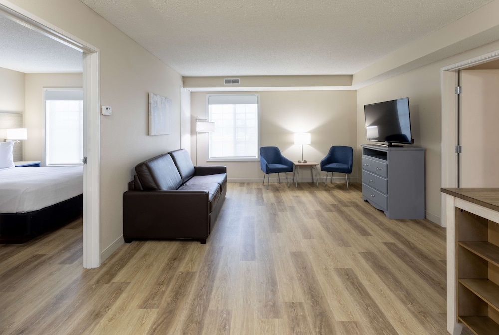 Suite, 1 Bedroom (Queen) photo 1