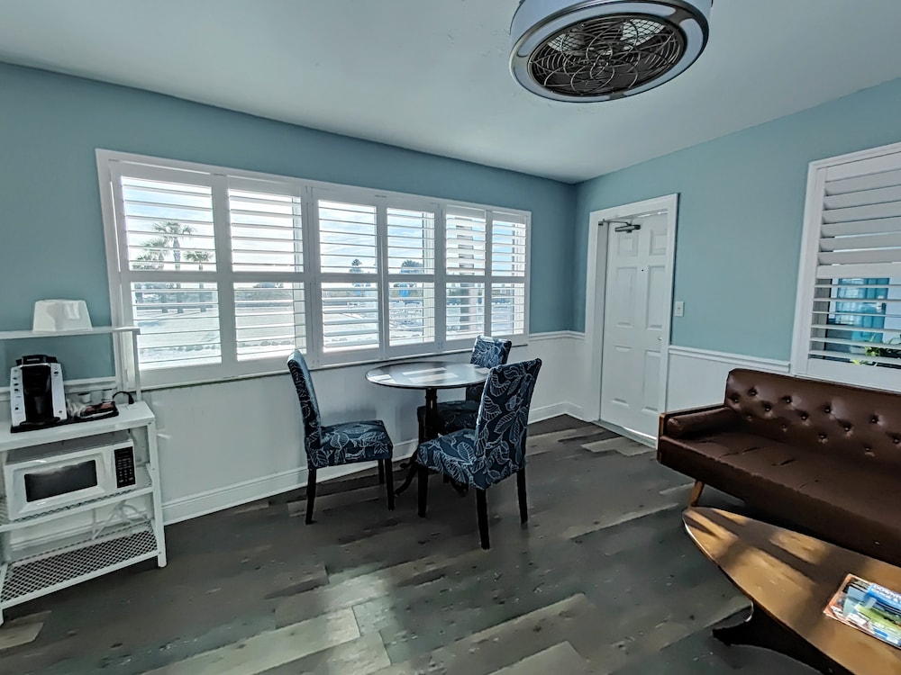 Deluxe Suite, 1 Bedroom, Courtyard View photo 2
