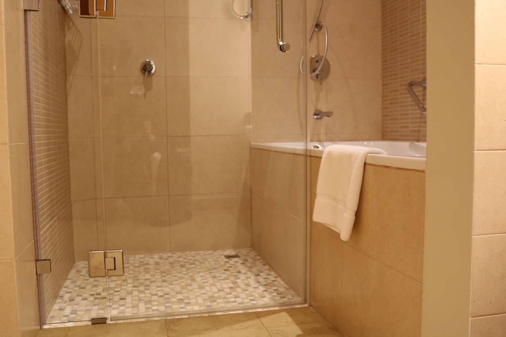 Standard Room, 1 King Bed, Balcony, Pool View - Photo 24