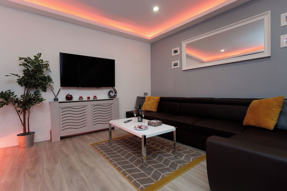 Deluxe Apartment, Private Bathroom (6 Beds In 3 Bedrooms)