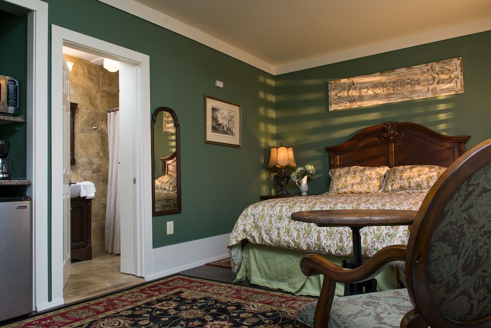 207, Private Bathroom